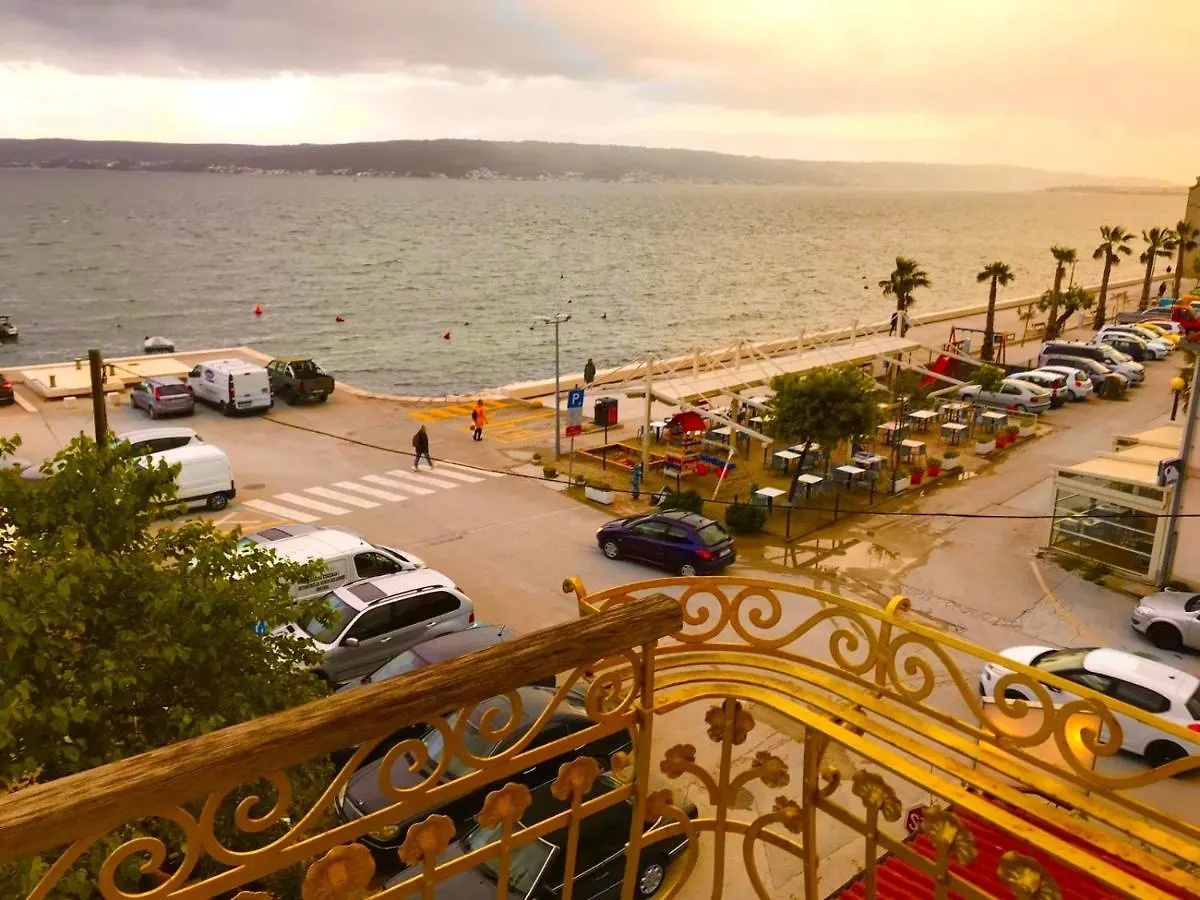 Pergul Apartment Kastela 0*,  Croatia
